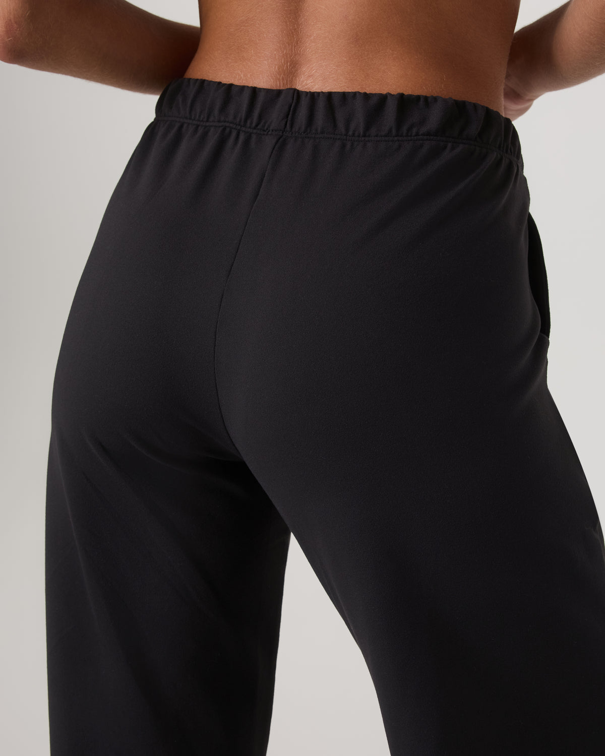 Halo Straight Leg Pant Women's Solid Black Pants - Vuori Clothing