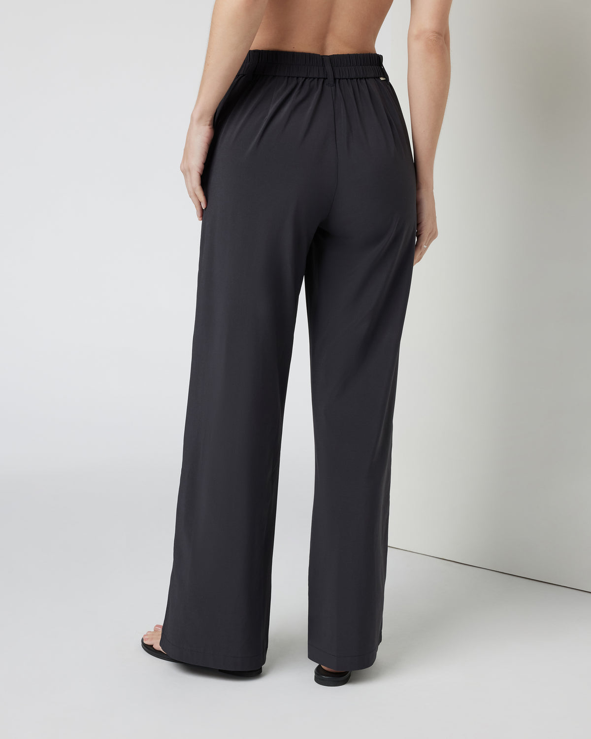 Villa Trouser-Short Black Tailored Pants - Vuori Clothing