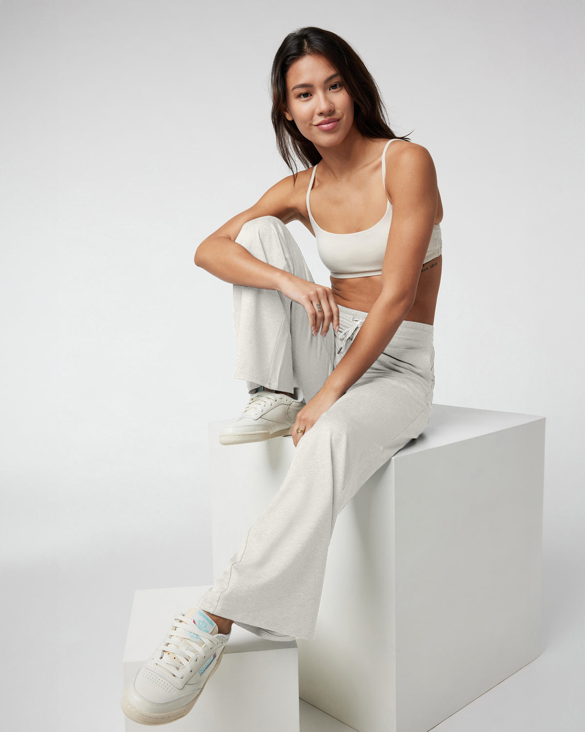 Halo Essential Wideleg - Short Ecru Heather - Vuori Clothing