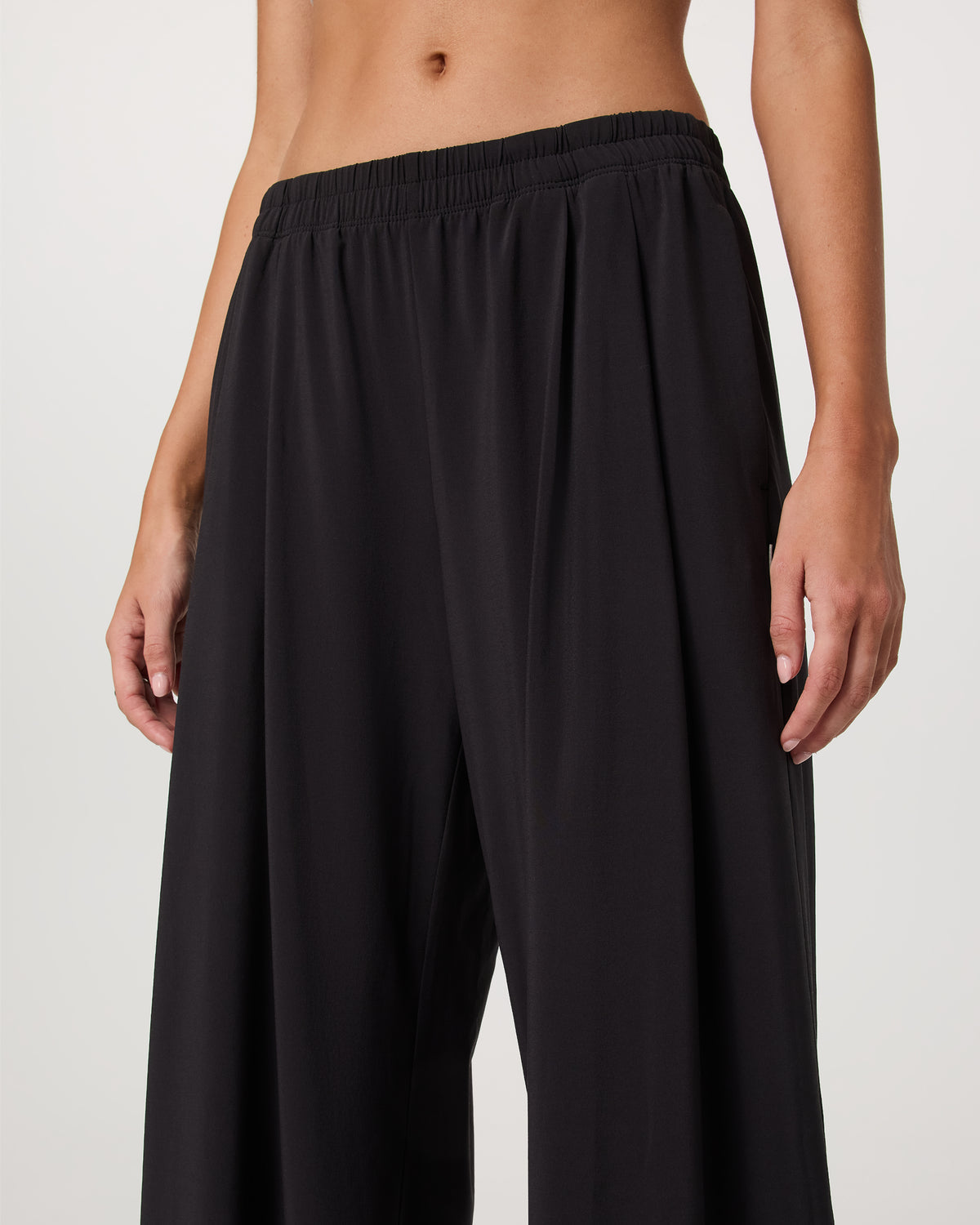 Villa Vibes Wideleg Women's Black Ultra-Wide Leg Pants - Vuori Clothing