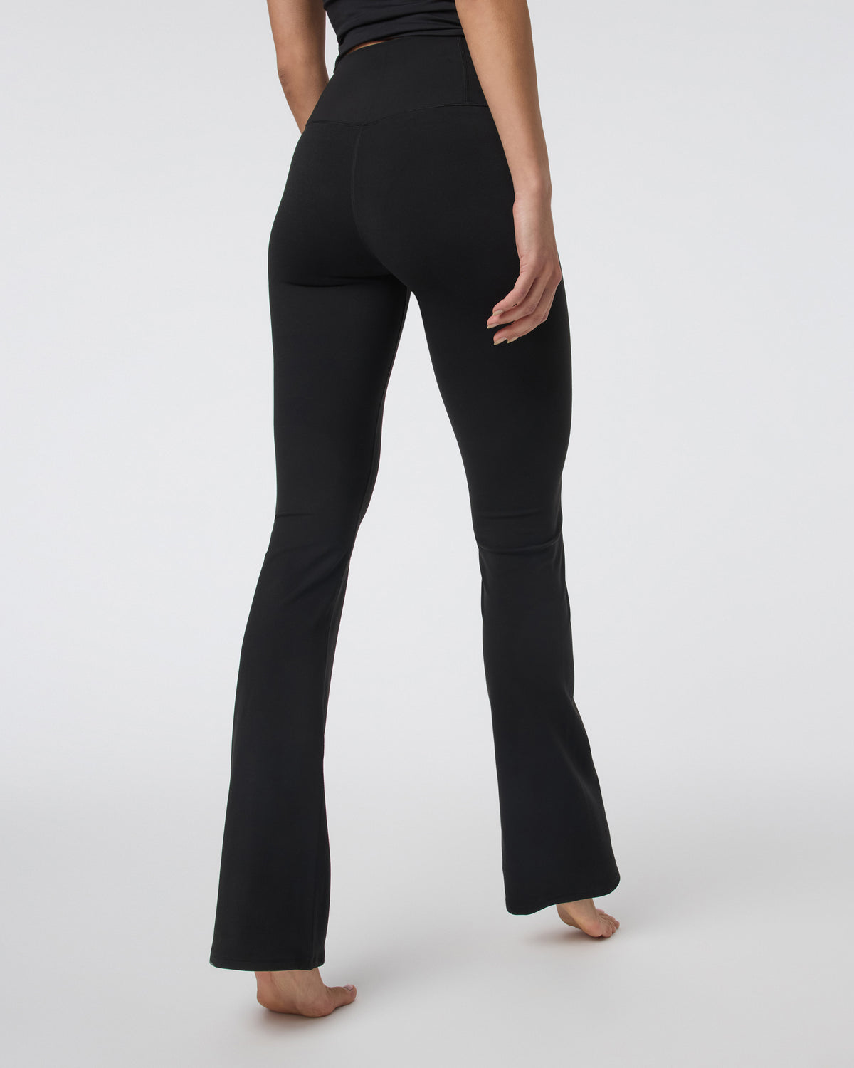 Vuori AllTheFeels™ Slim Flare - Long Black - Vuori Clothing
