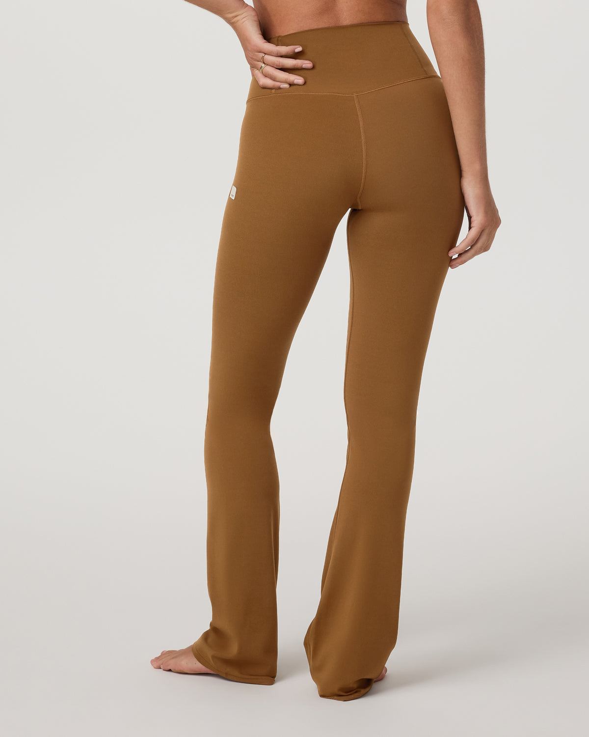 Vuori AllTheFeels™ Slim Flare Women's Rum Leggings - Vuori Clothing