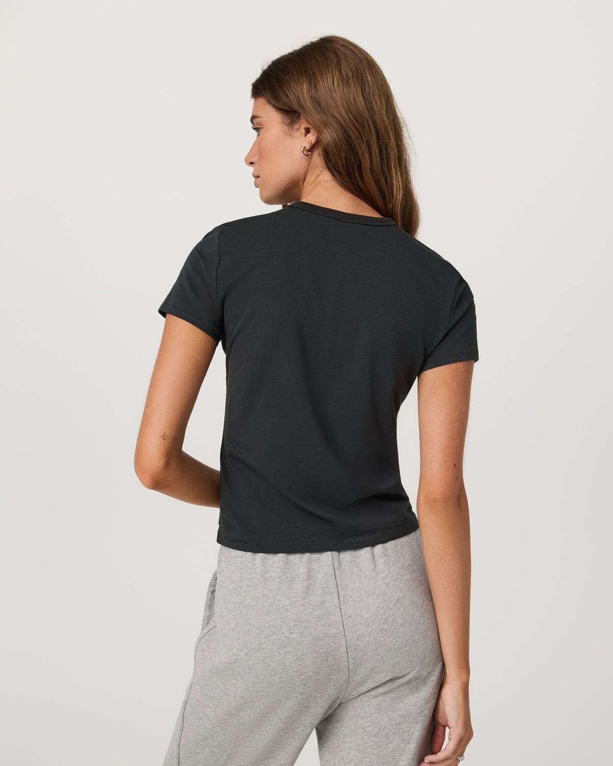 Short Sleeve Feather Classic Tee Washed Black T-Shirt - Vuori Clothing