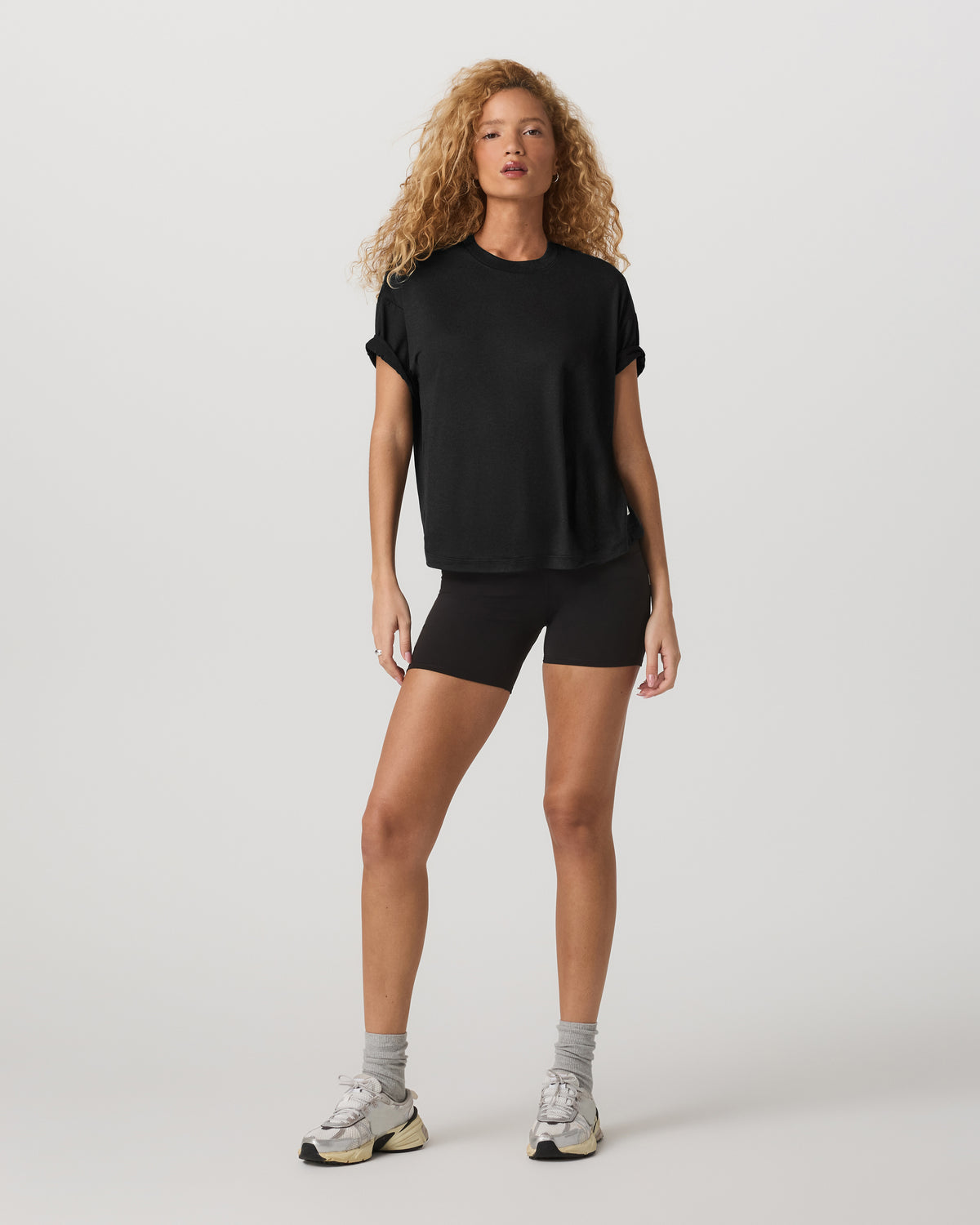 Energy Long Tee Women's Black Heather Fitness Tee Shirt - Vuori Clothing