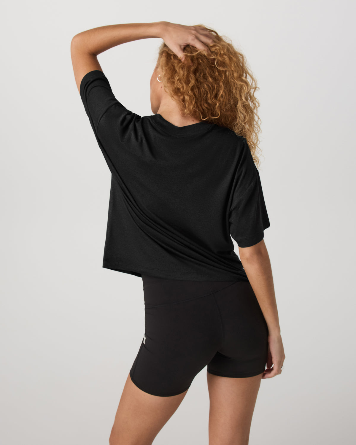 Energy Long Tee Women's Black Heather Fitness Tee Shirt - Vuori Clothing