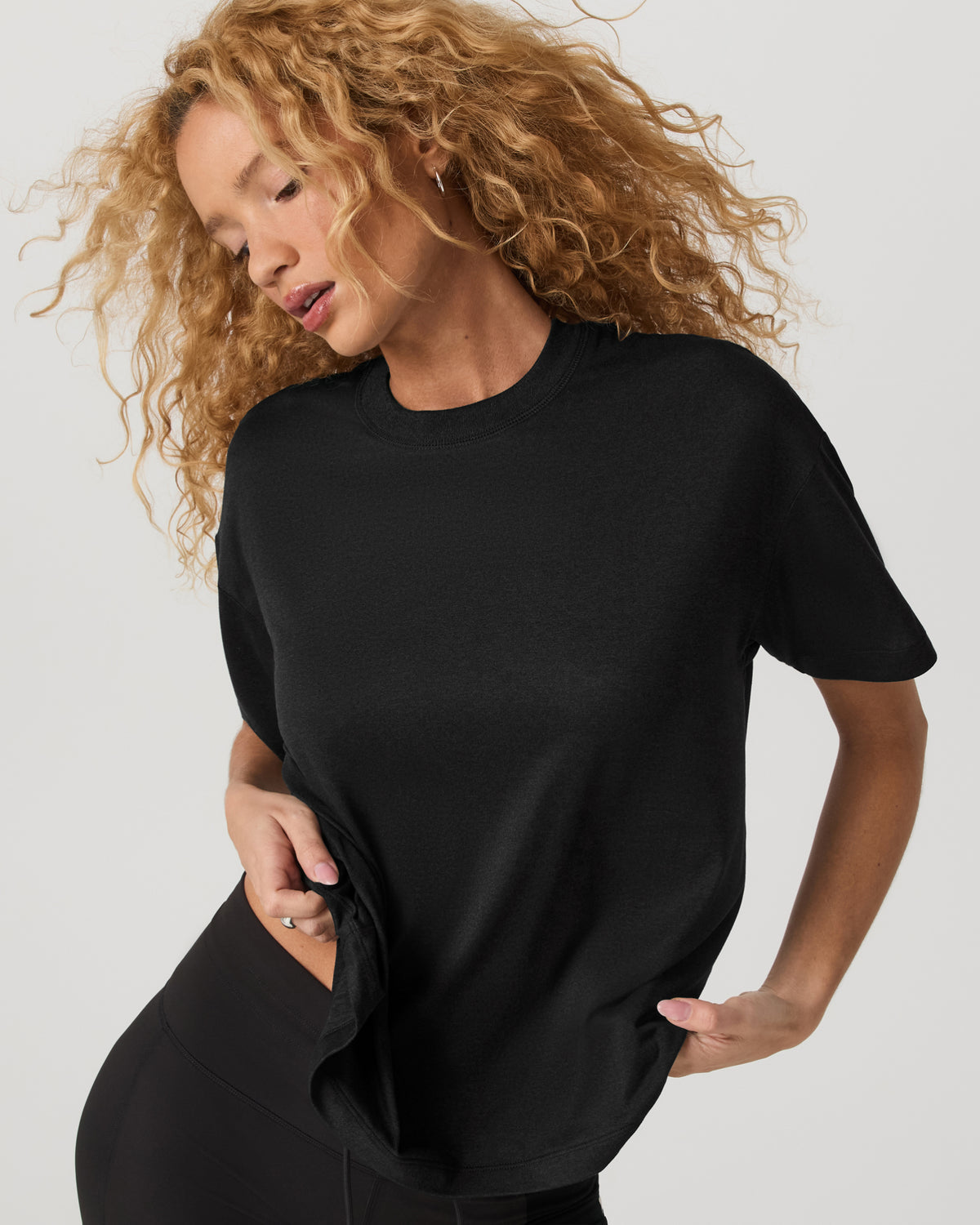 Energy Long Tee Women's Black Heather Fitness Tee Shirt - Vuori Clothing
