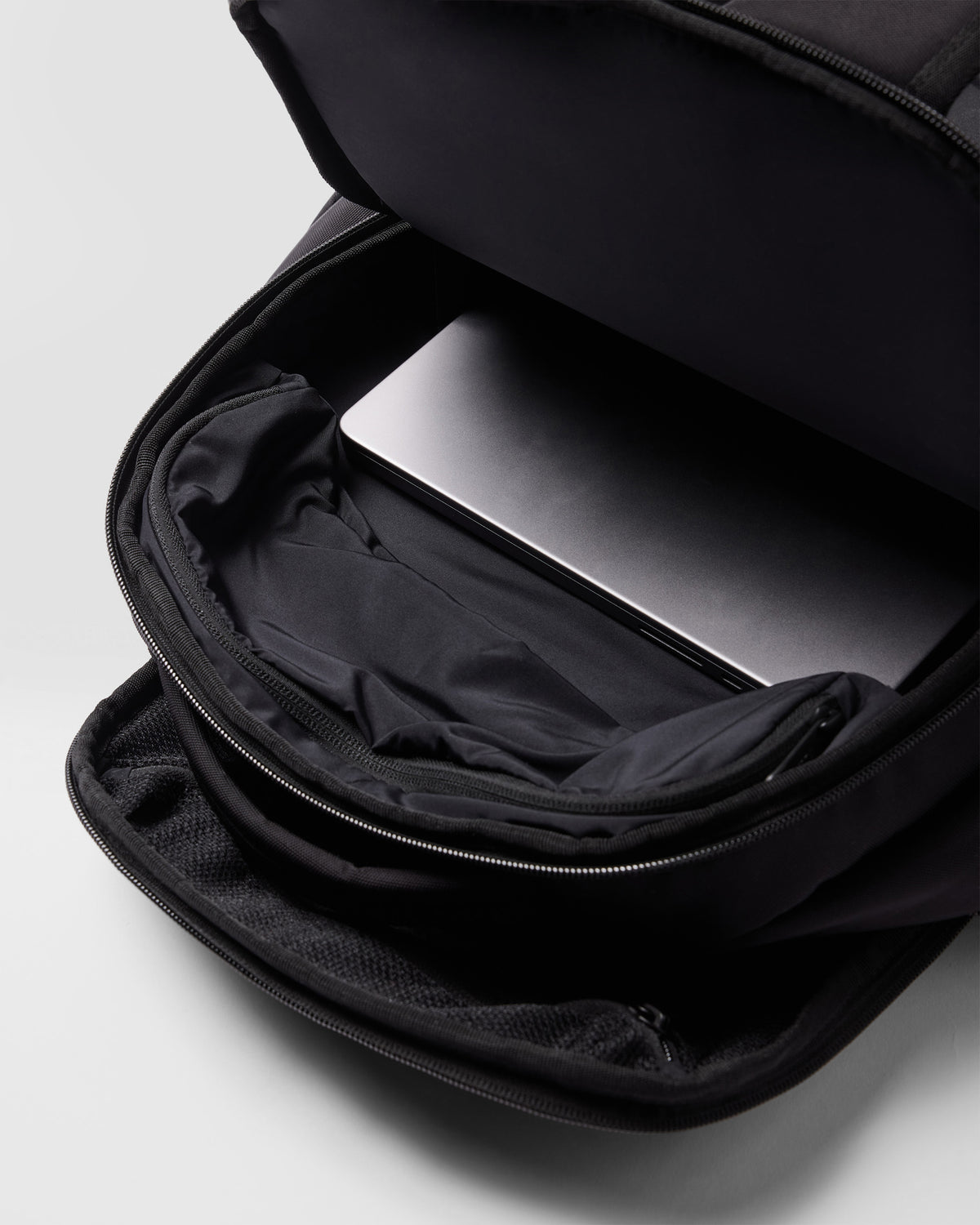 Pursuits Commuter Backpack Black - Vuori Clothing