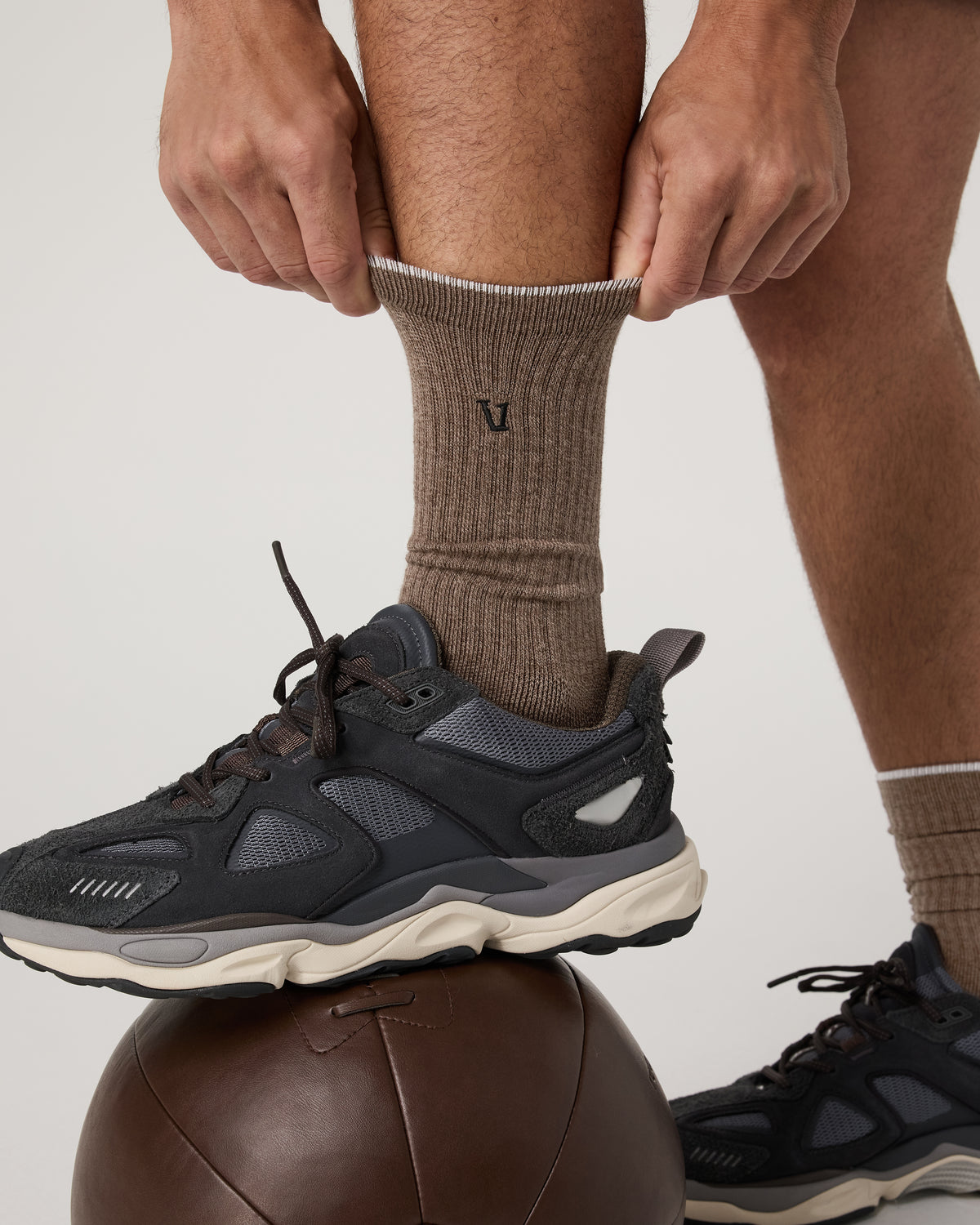 V1 Crew Sock Smokey Taupe Heather Performance Socks - Vuori Clothing