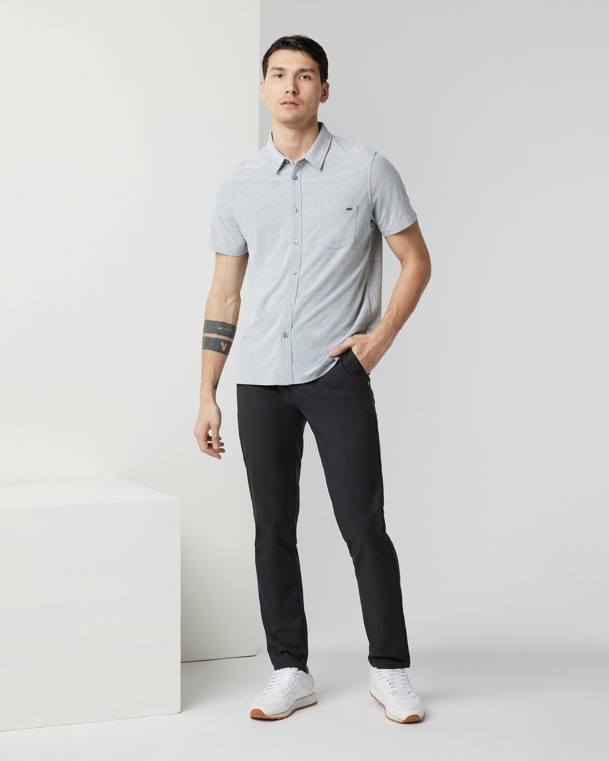 Cascade Tech Chino Pant 32" Men's Black Chinos - Vuori Clothing