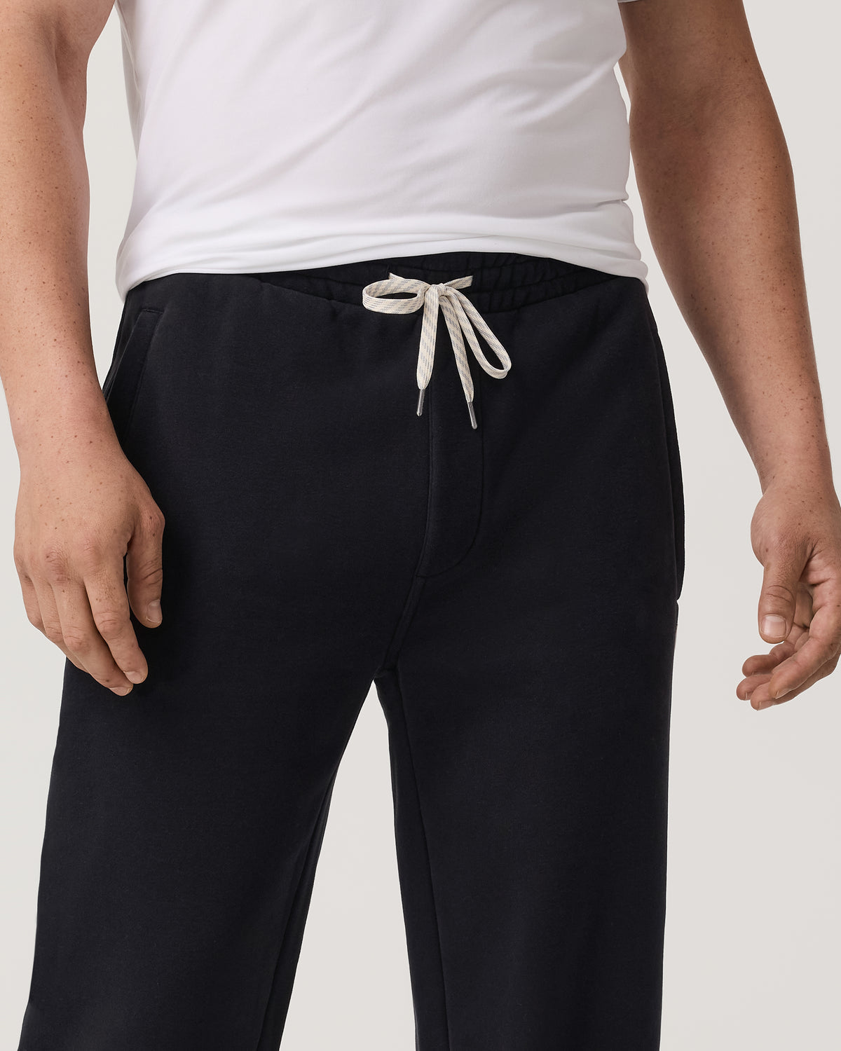 Men's Seaside Straight Leg Sweatpant 30” Black - Vuori Clothing