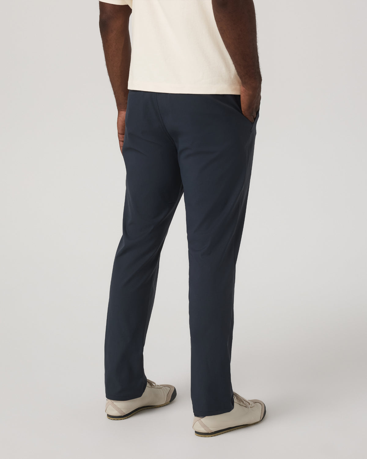 Cascade Chino Classic Fit 32" Men's Ink Pants - Vuori Clothing