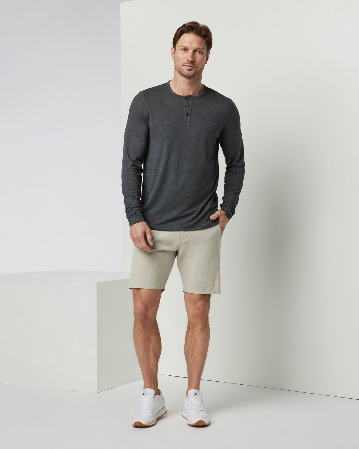 Aim Short Khaki Short for Men Clothing - Vuori Clothing