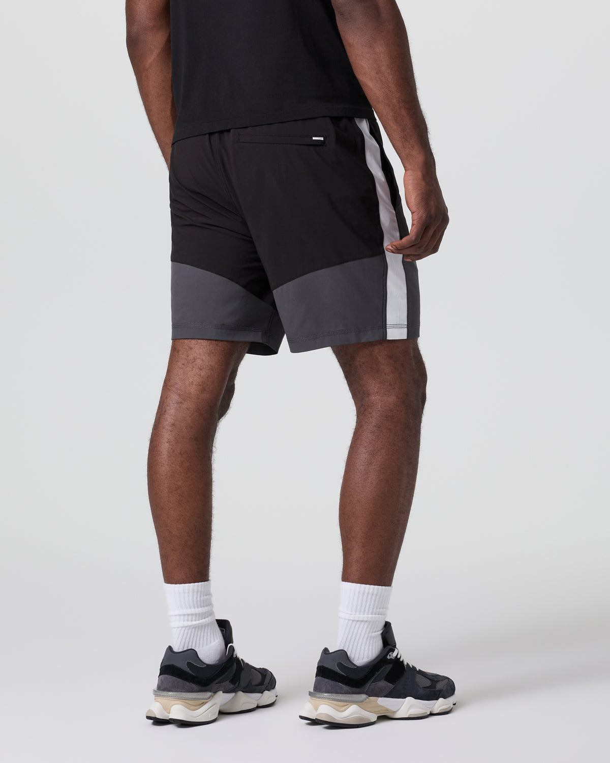 Kore Short X1 Lined Classic Fit 7" Black/Dark Pewter/Salt - Vuori Clothing