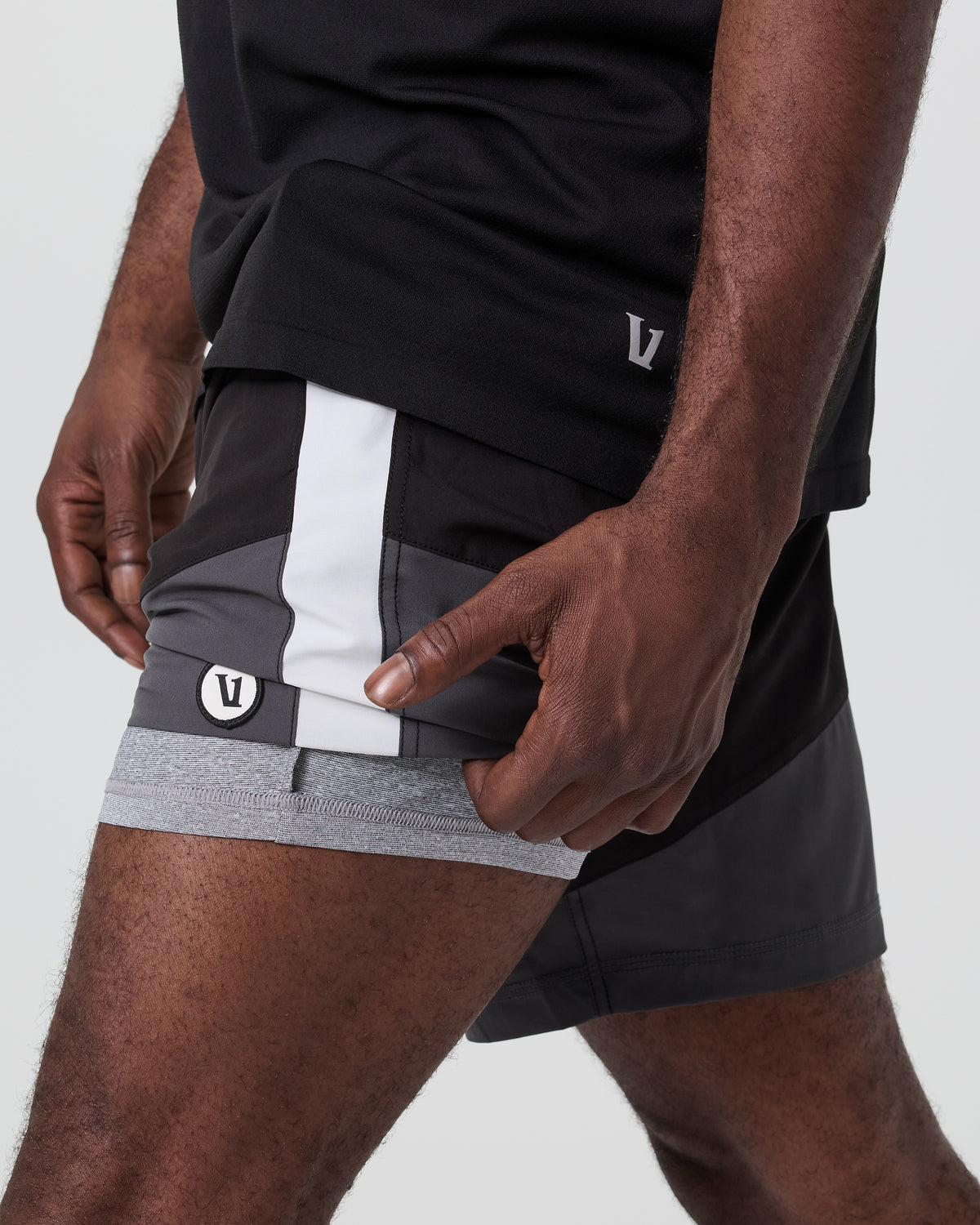 Kore Short X1 Lined Classic Fit 7" Black/Dark Pewter/Salt - Vuori Clothing