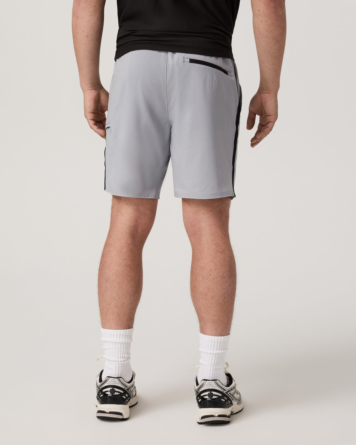 Elevate Kore Utility Short Lined 7" Men's Sea Fog Shorts - Vuori Clothing