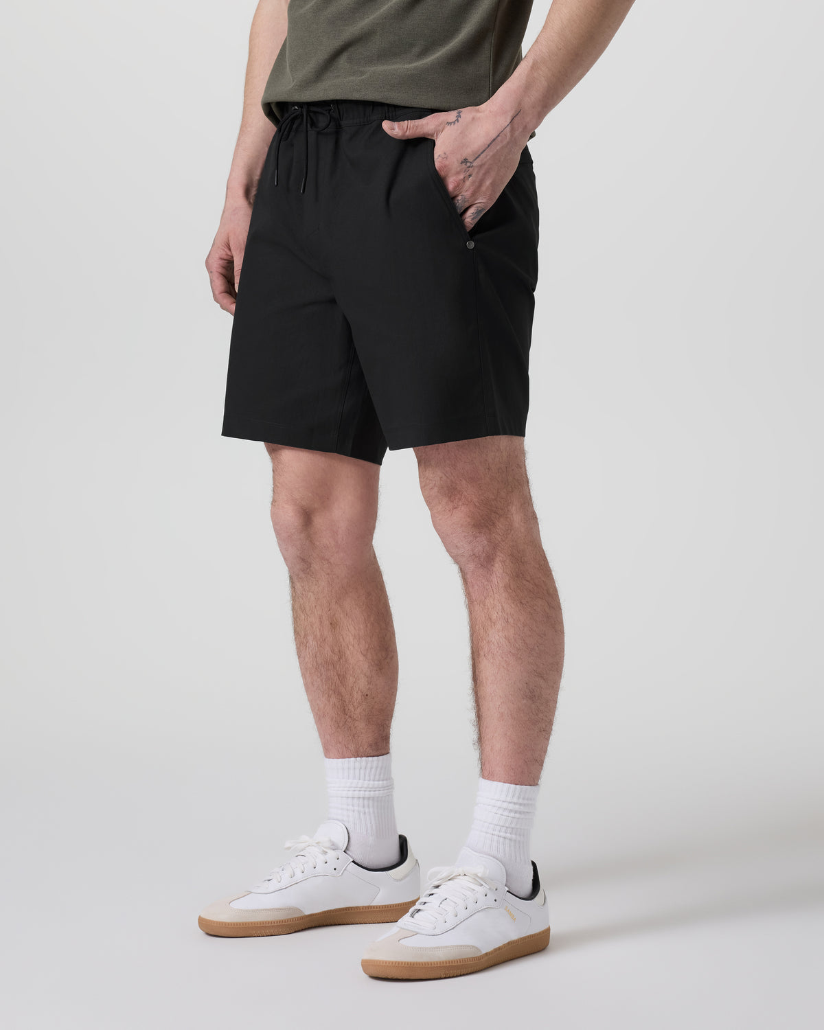 Cascade Crinkle Elastic Waist Short Classic Fit 8" Black - Vuori Clothing