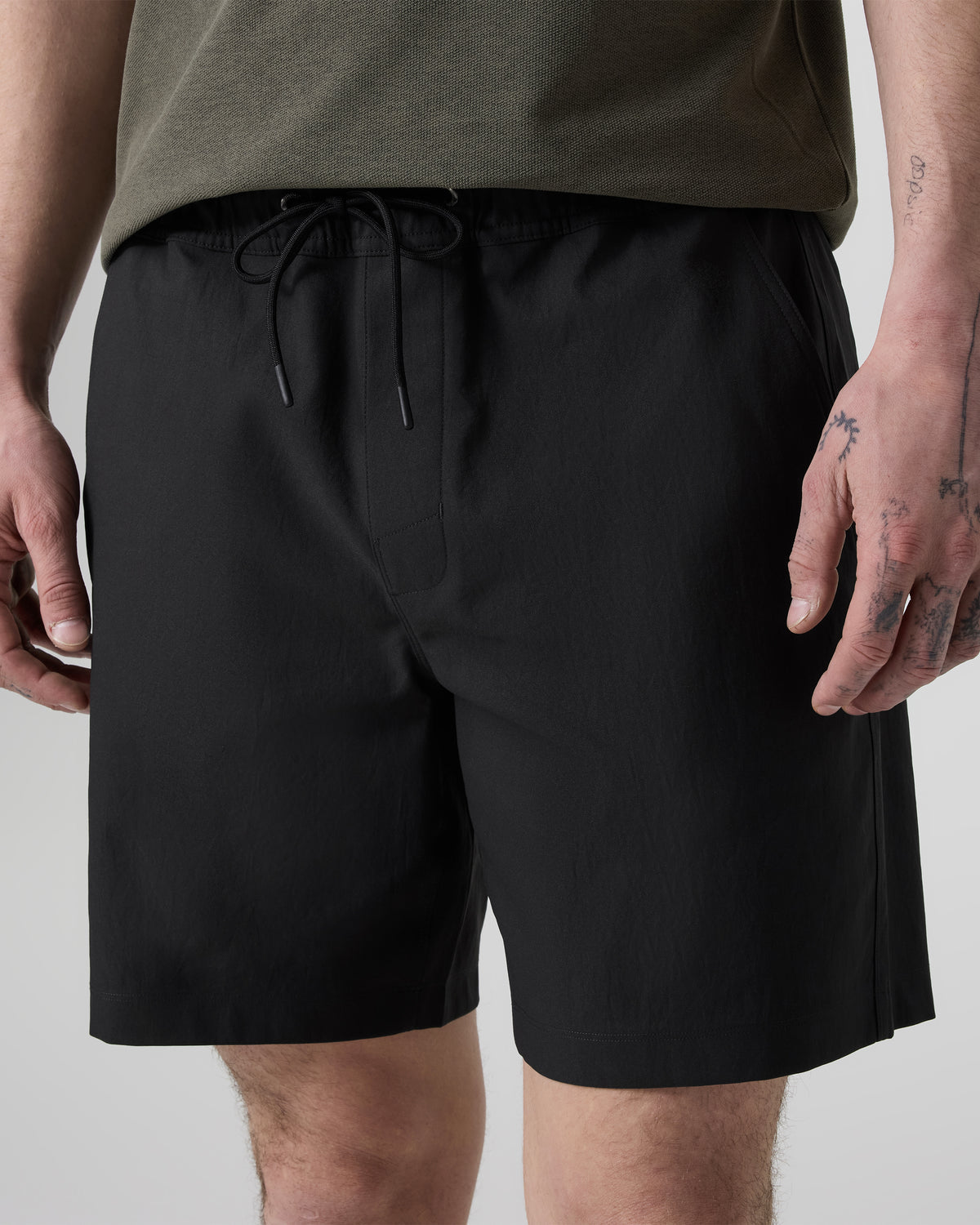 Cascade Crinkle Elastic Waist Short Classic Fit 8" Black - Vuori Clothing