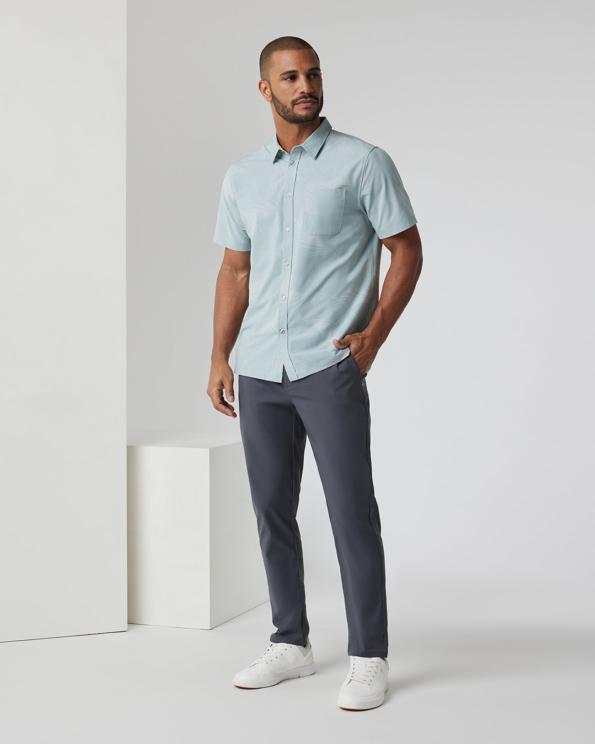 Short-Sleeve Bridge Button Down Chalk Blue Falling Fronds - Vuori Clothing