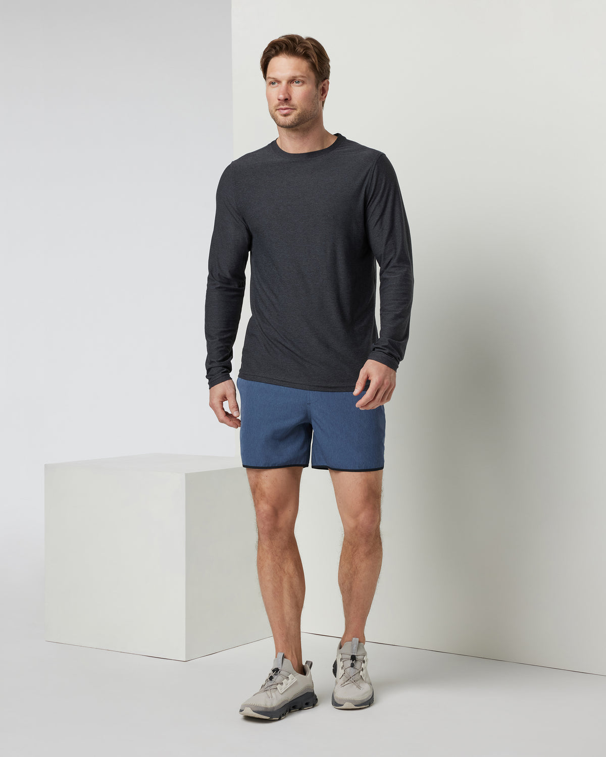 Long-Sleeve Strato Tech Tee Men's Charcoal Shirt - Vuori Clothing