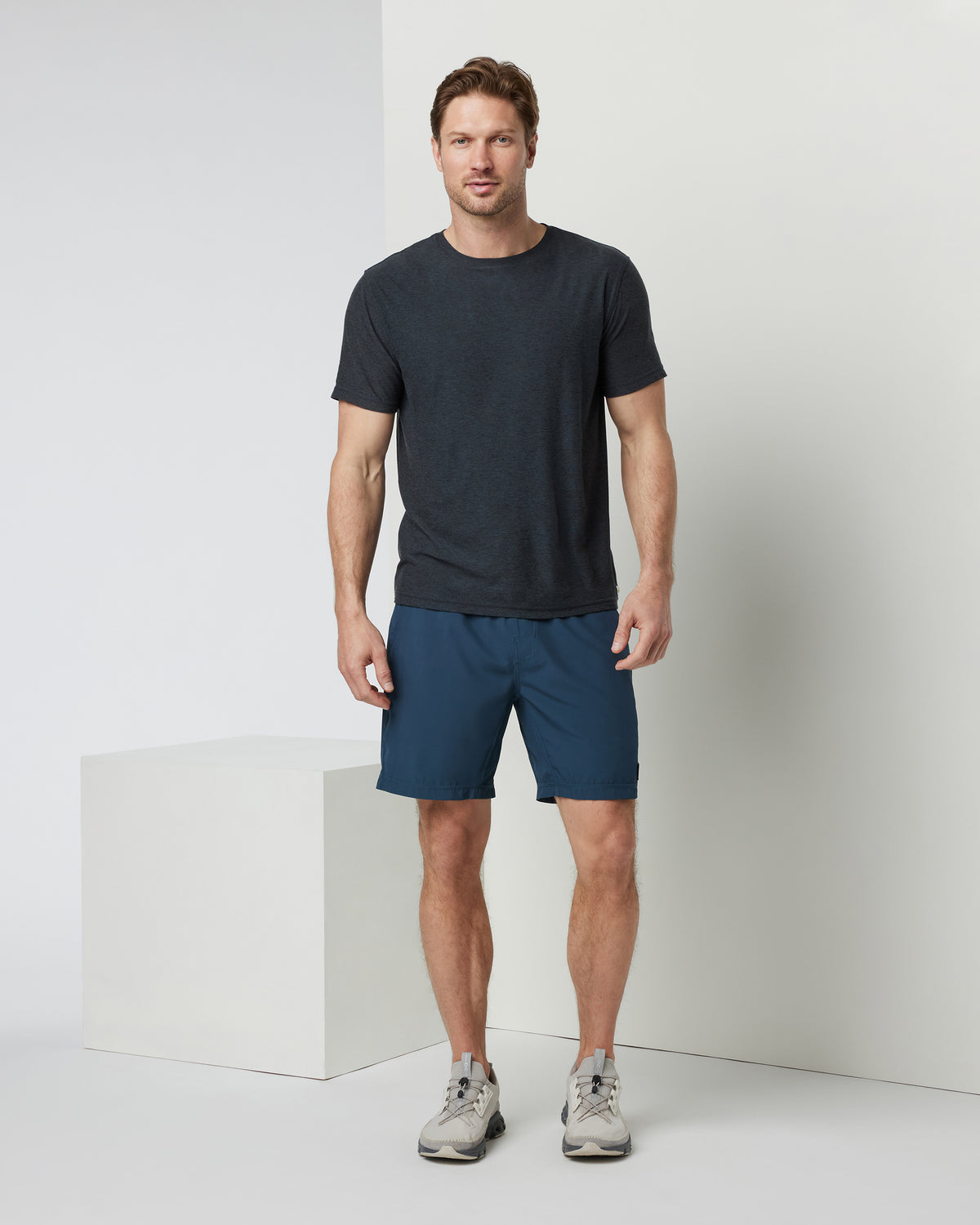 Strato Tech Tee Men's Charcoal Moisture Wicking Shirt - Vuori Clothing