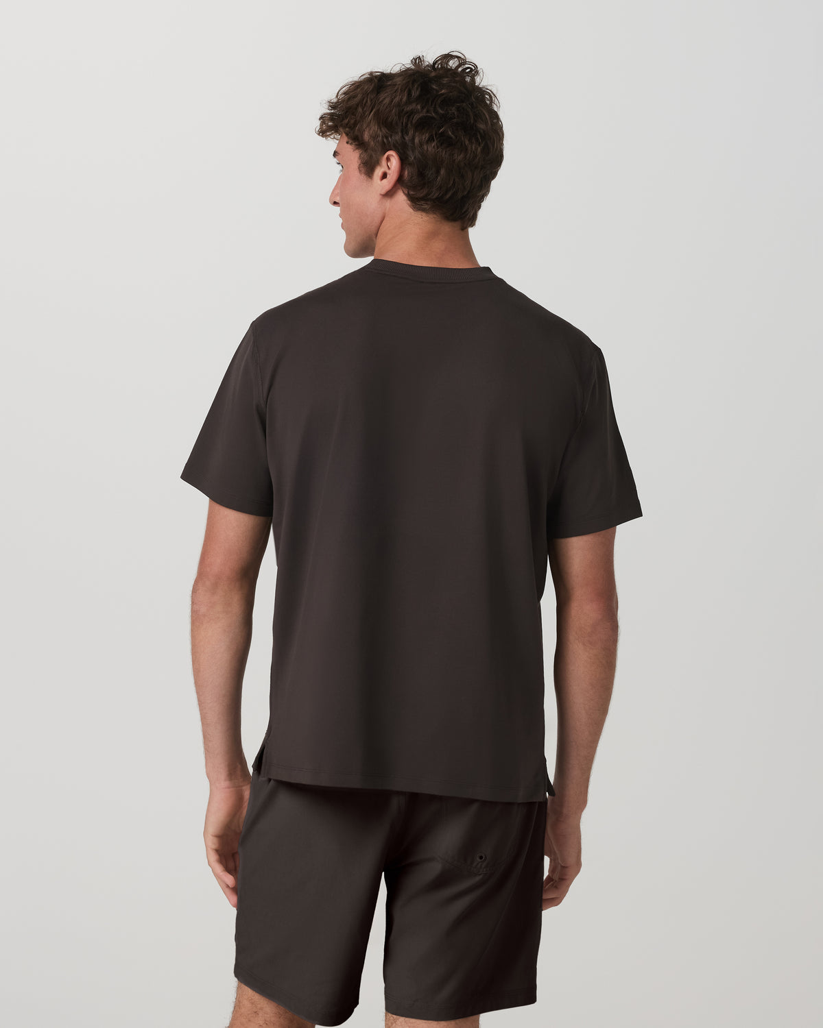 Men's Short Sleeve Ponto Pocket Tee - Relaxed Fit Carbon - Vuori Clothing