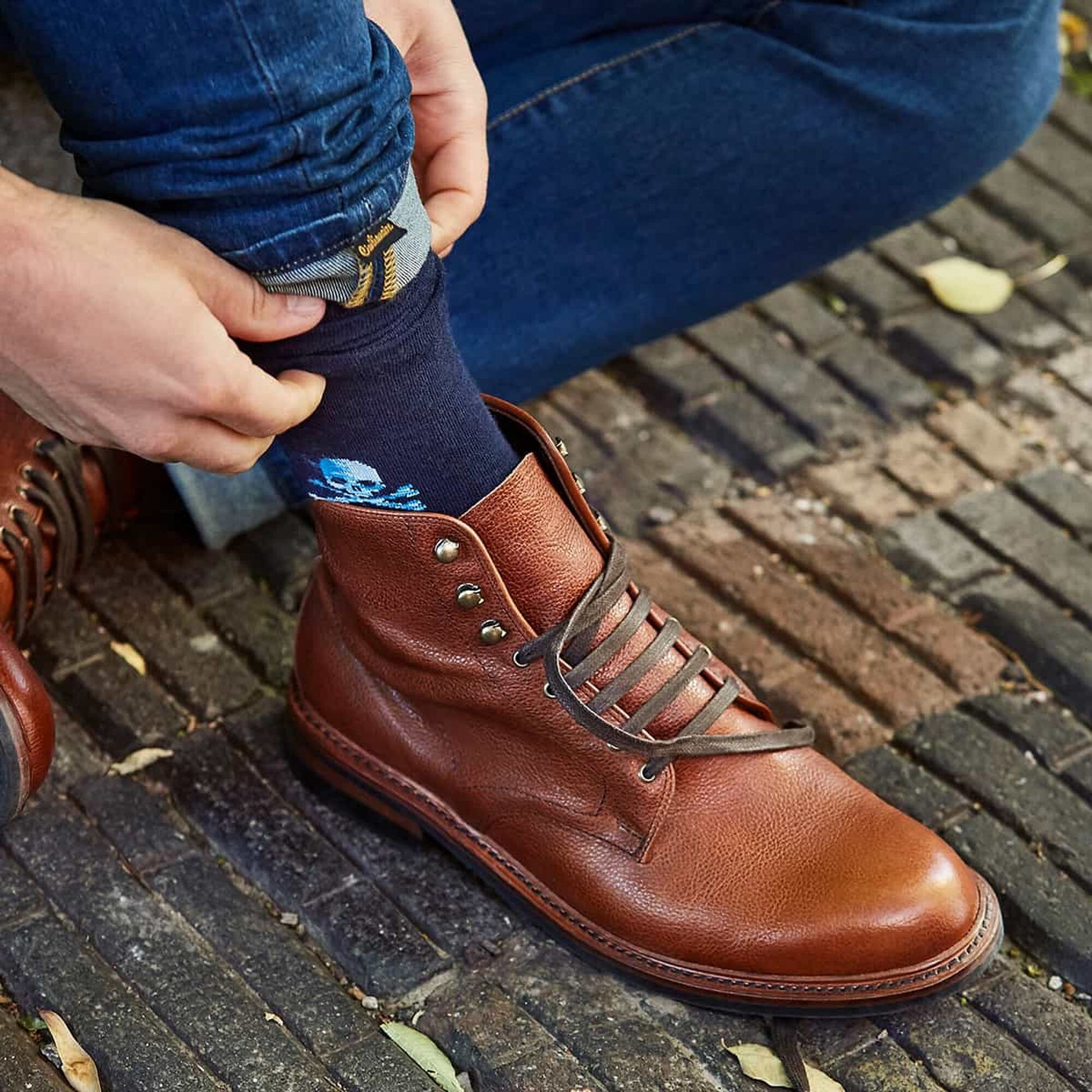 Skull & Cross Bones Merino Cool™ Dress Socks - Navy